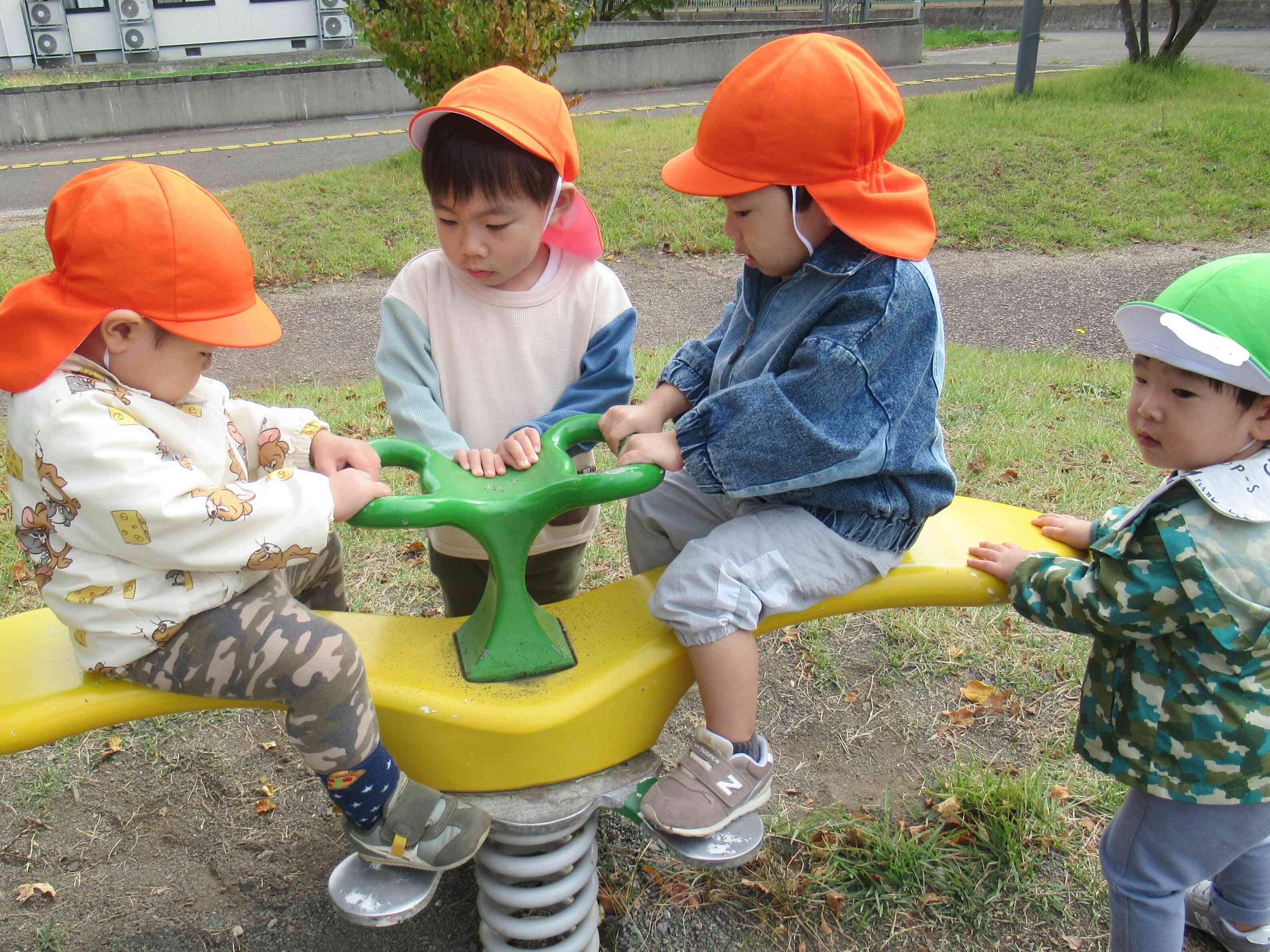 公園で遊ぼう！｜ニチイキッズわかみや保育園｜ニチイキッズ